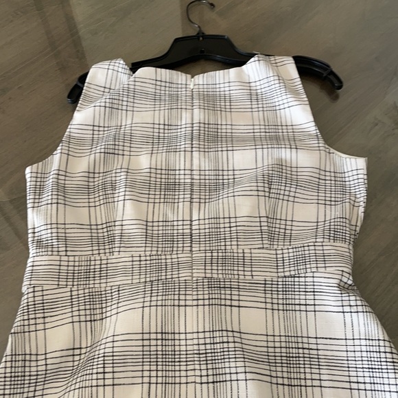 Ann Taylor v neck tunic top size 8. - Picture 8 of 10